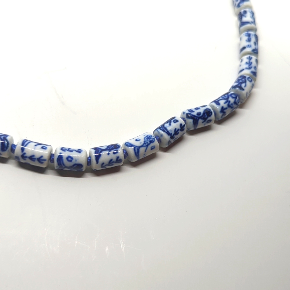 Vintage Floral Blue and White Porcelain Barrel Export Beads Necklace - Picture 9 of 13